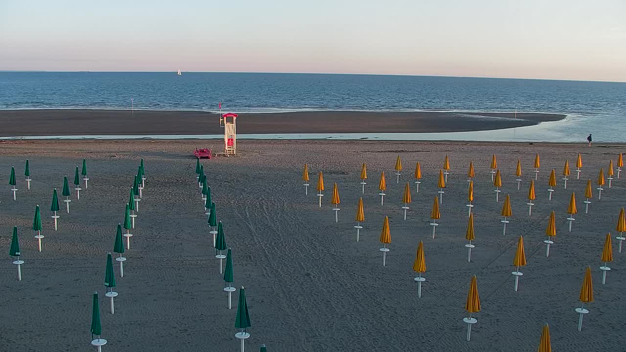 Webcam en vivo Grado: Vistas de la playa y del parque acuático en tiempo real