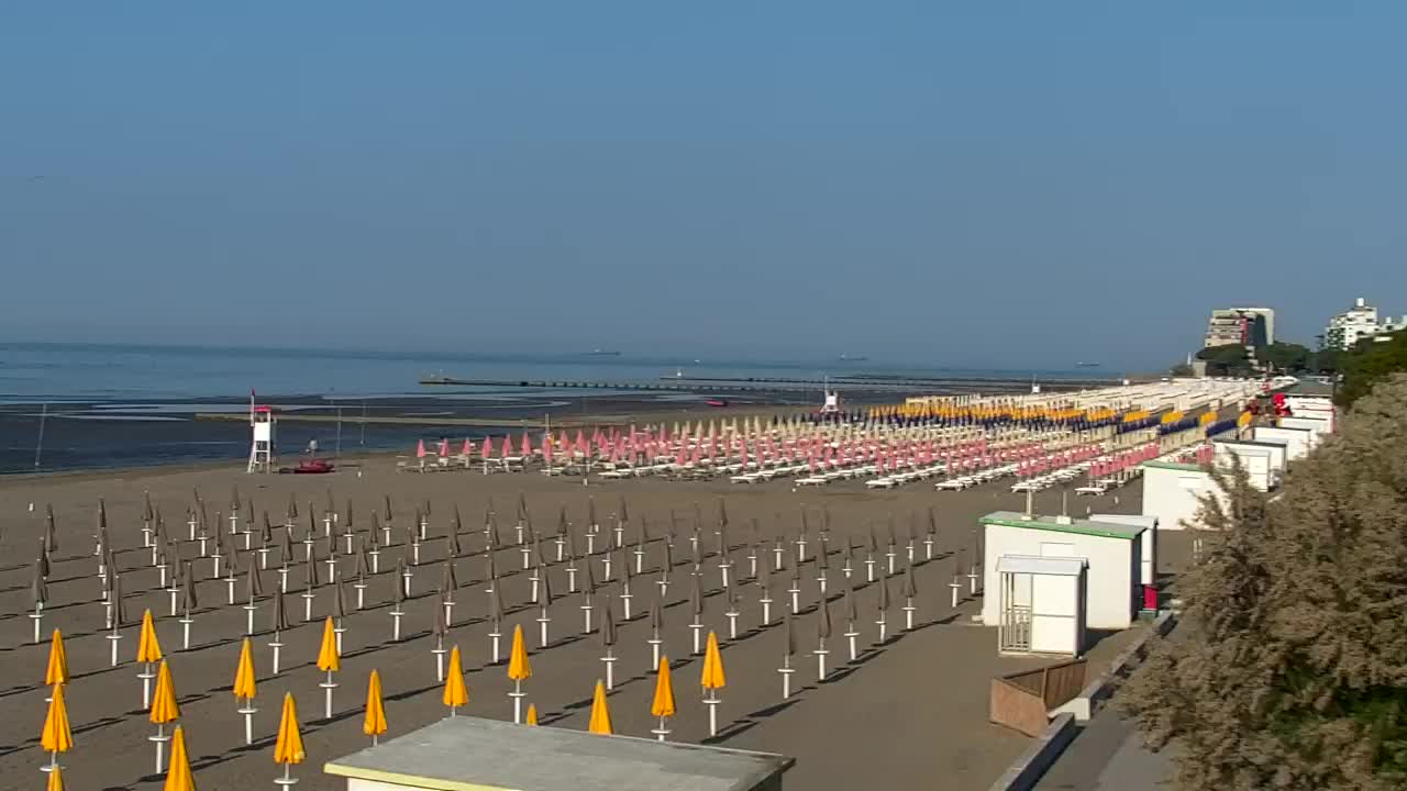 Webcam en vivo Grado: Vistas de la playa y del parque acuático en tiempo real