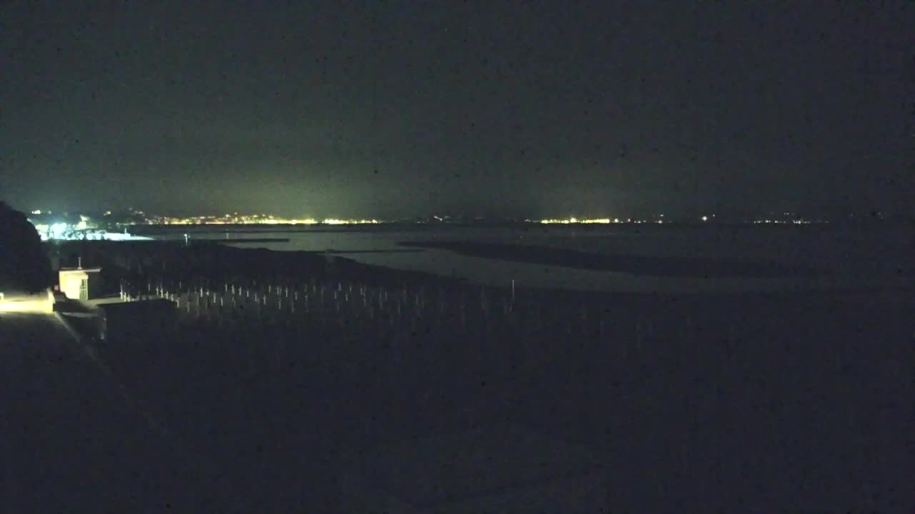 Webcam en vivo Grado: Vistas de la playa y del parque acuático en tiempo real