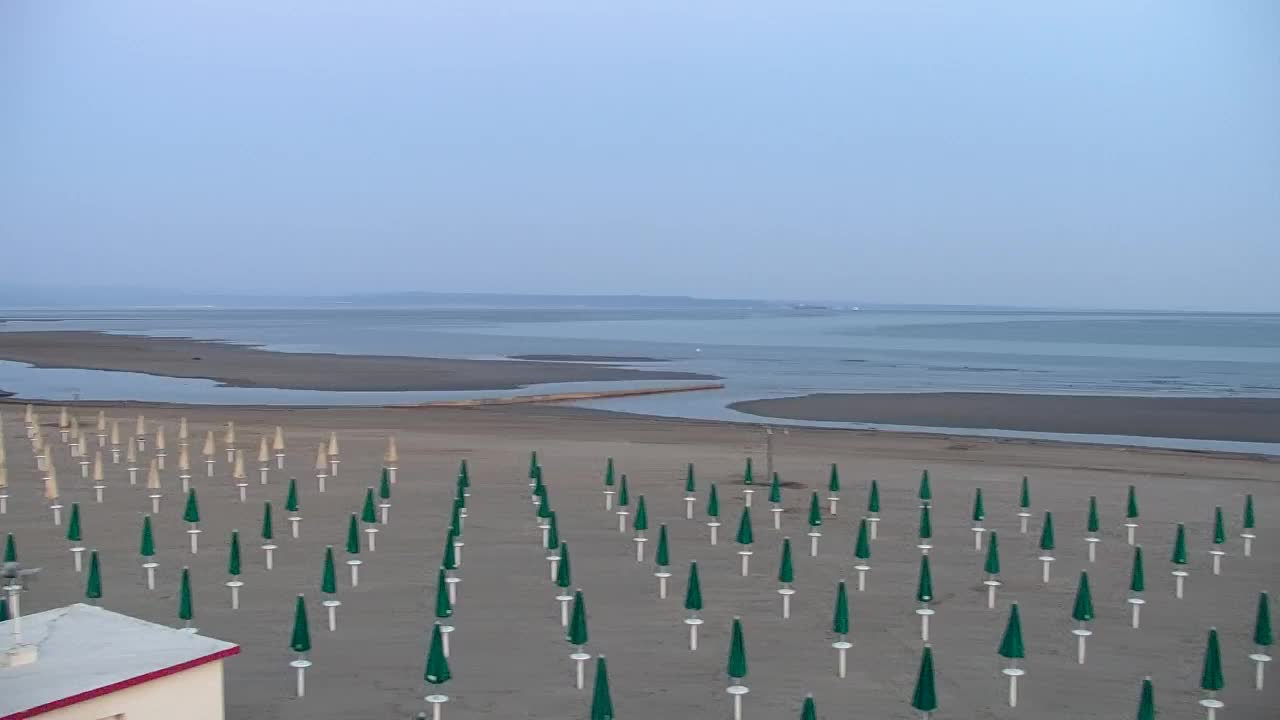 Webcam en vivo Grado: Vistas de la playa y del parque acuático en tiempo real