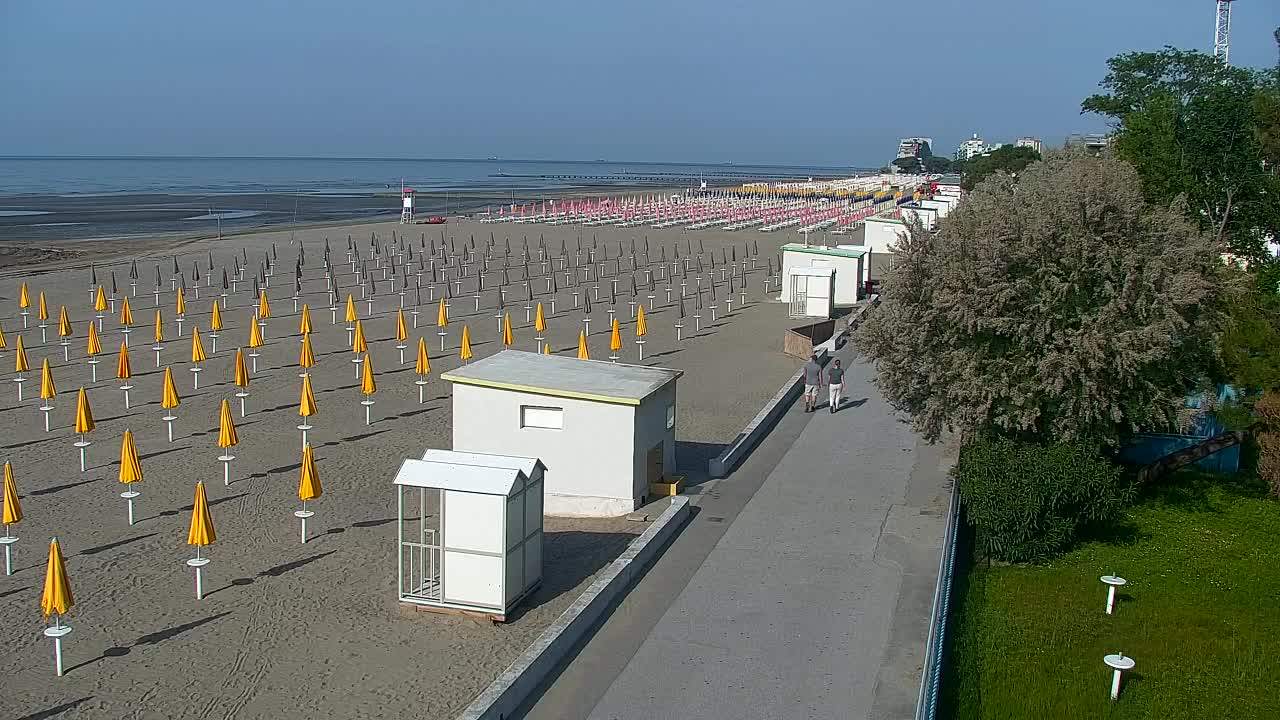 Webcam en vivo Grado: Vistas de la playa y del parque acuático en tiempo real
