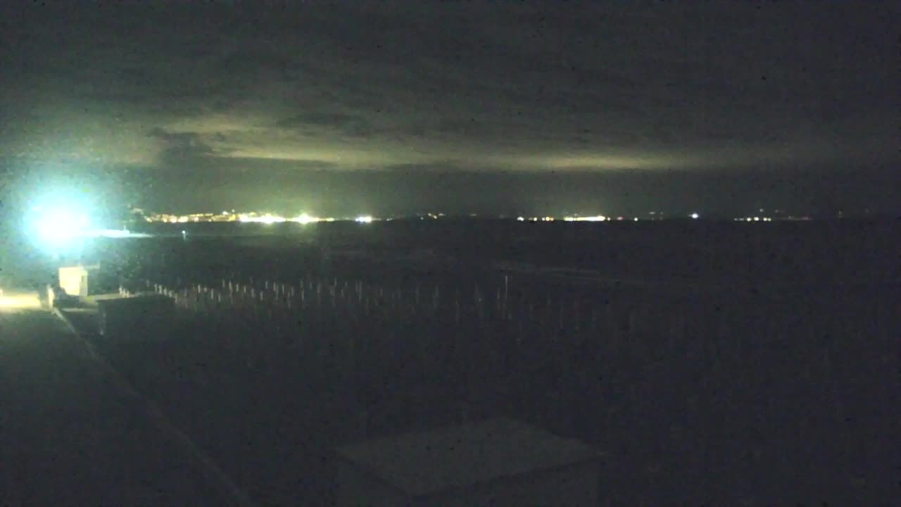 Webcam en vivo Grado: Vistas de la playa y del parque acuático en tiempo real