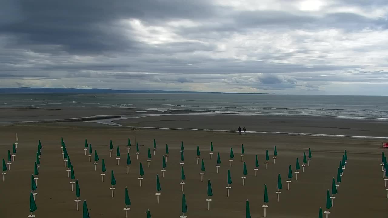 Webcam en vivo Grado: Vistas de la playa y del parque acuático en tiempo real