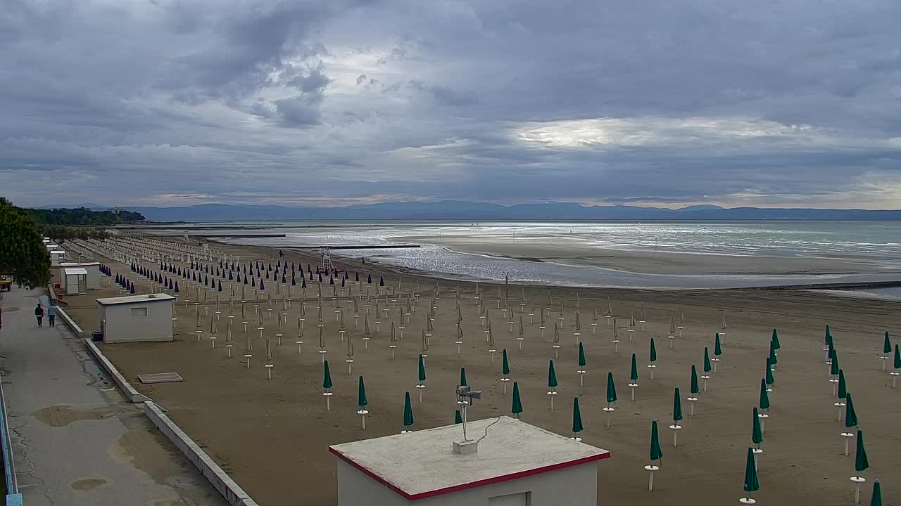 Webcam en vivo Grado: Vistas de la playa y del parque acuático en tiempo real