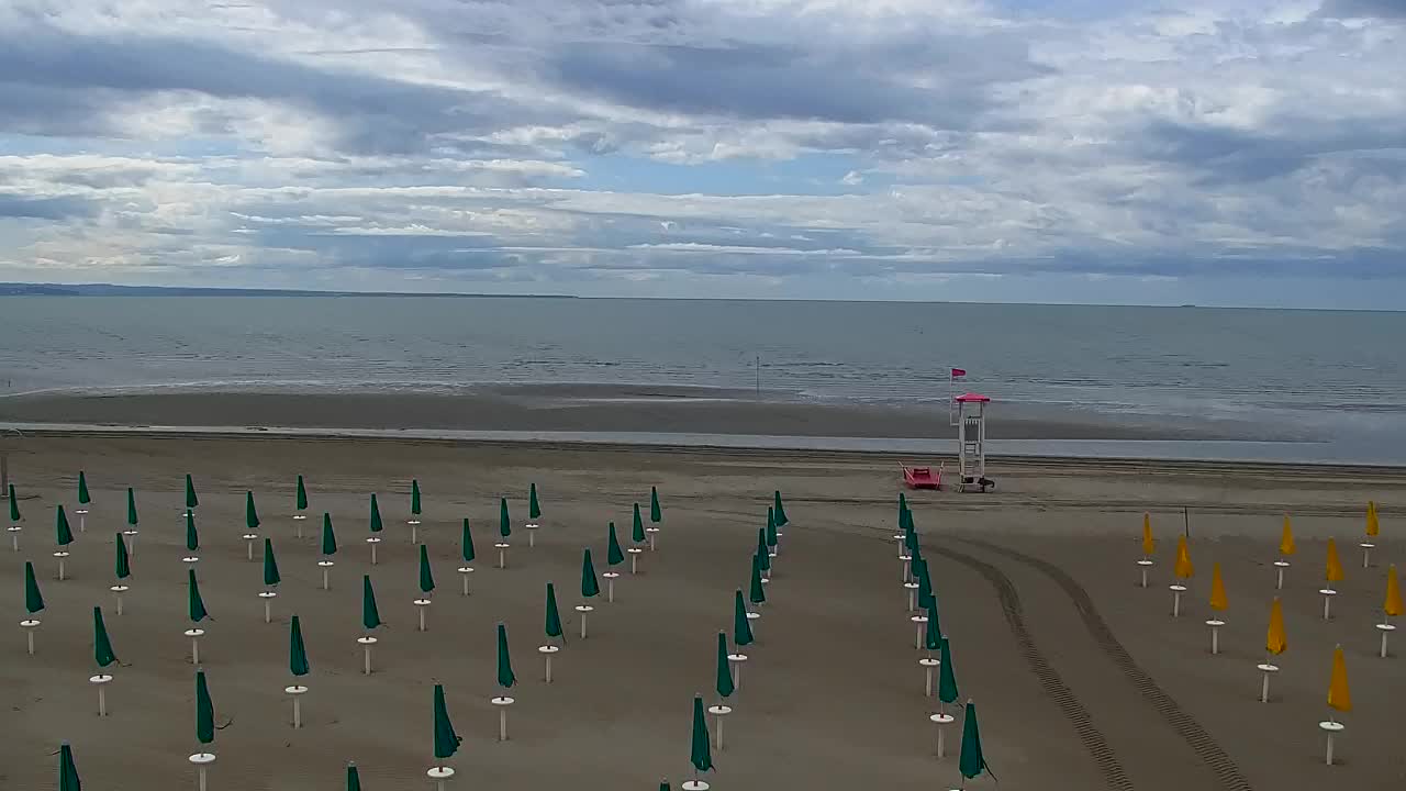 Spletna kamera v živo Grado: Pogledi na plažo in vodni park v realnem času