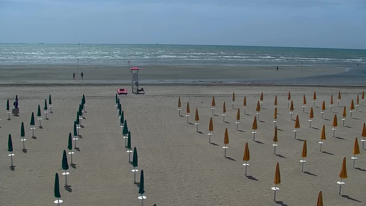 Webcam en vivo Grado: Vistas de la playa y del parque acuático en tiempo real