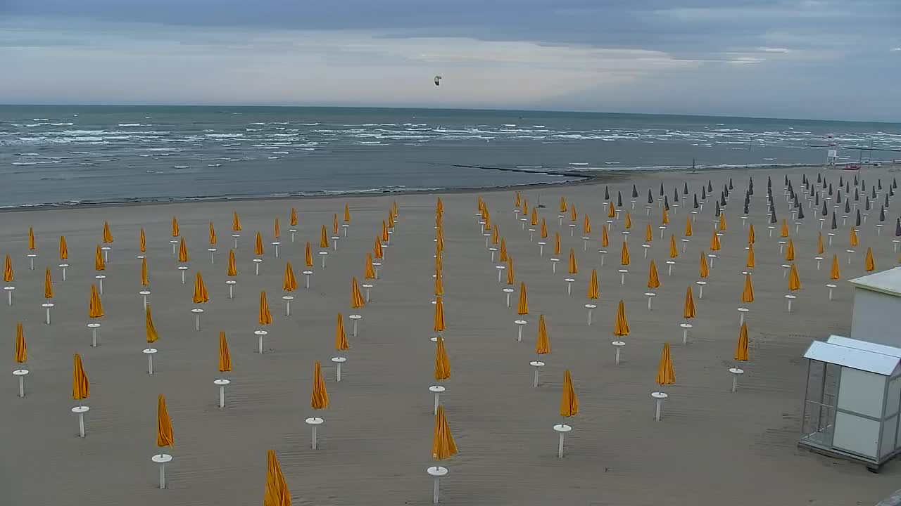 Webcam en vivo Grado: Vistas de la playa y del parque acuático en tiempo real