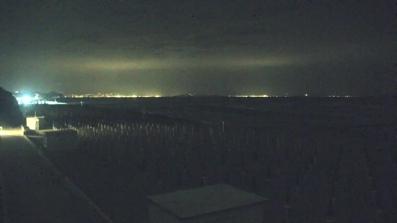 Webcam en vivo Grado: Vistas de la playa y del parque acuático en tiempo real