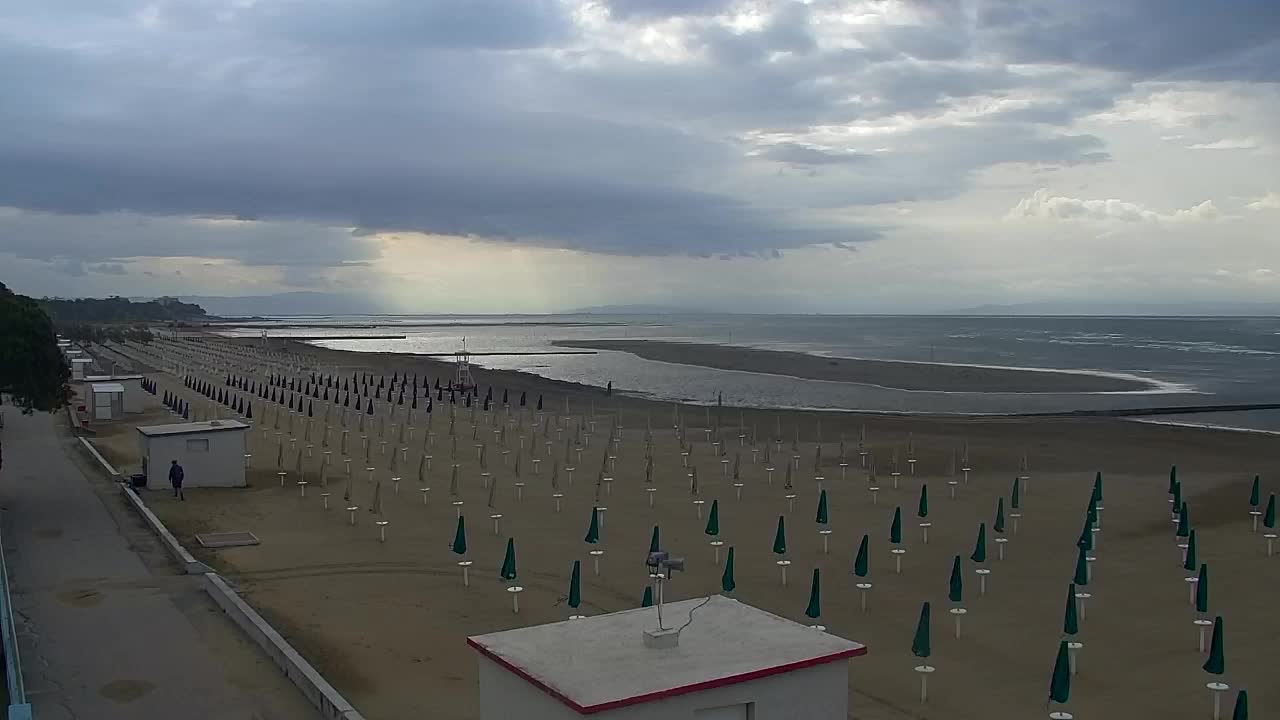 Webcam en vivo Grado: Vistas de la playa y del parque acuático en tiempo real