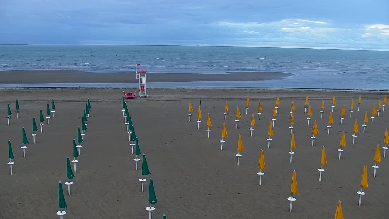 Webcam en vivo Grado: Vistas de la playa y del parque acuático en tiempo real