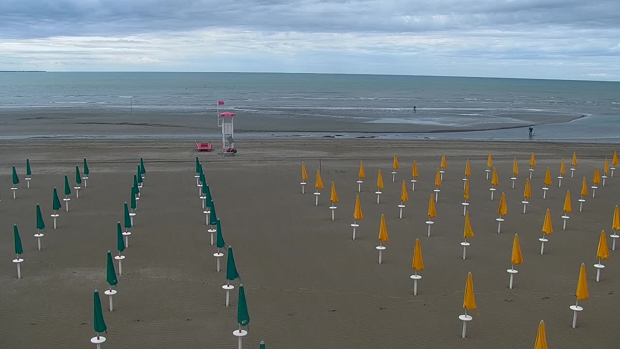 Webcam en vivo Grado: Vistas de la playa y del parque acuático en tiempo real