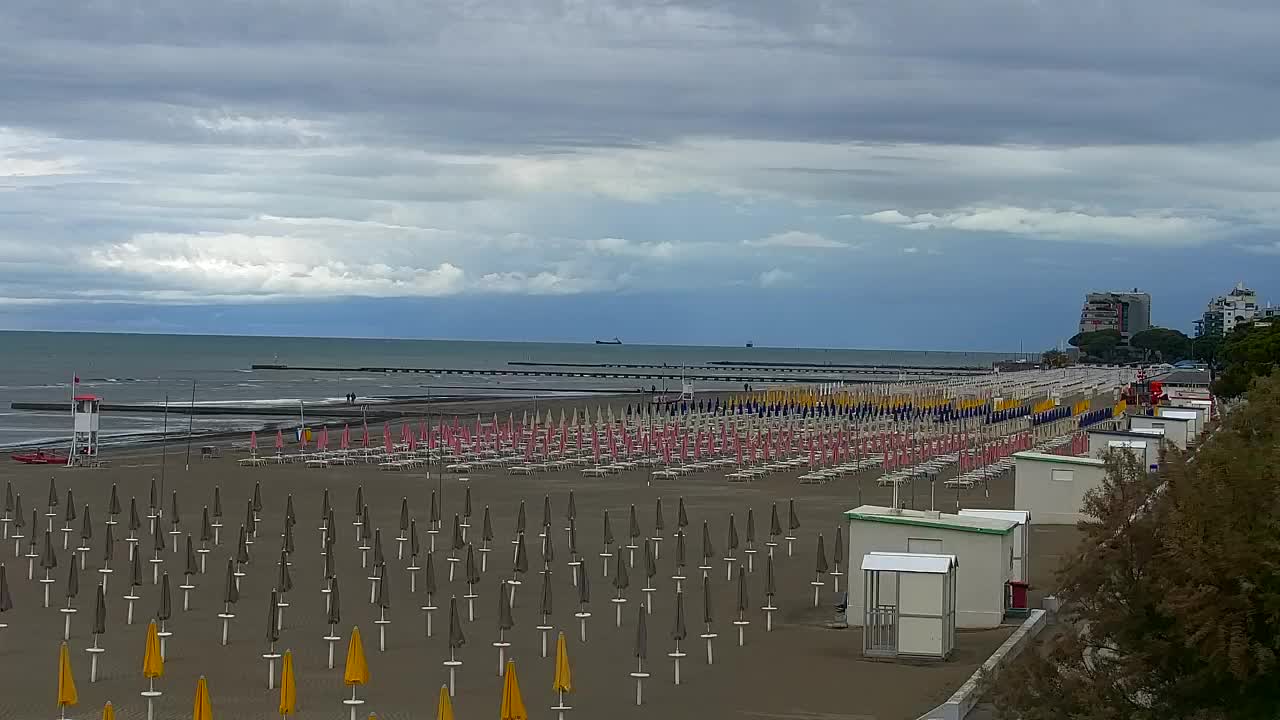 Webcam en vivo Grado: Vistas de la playa y del parque acuático en tiempo real