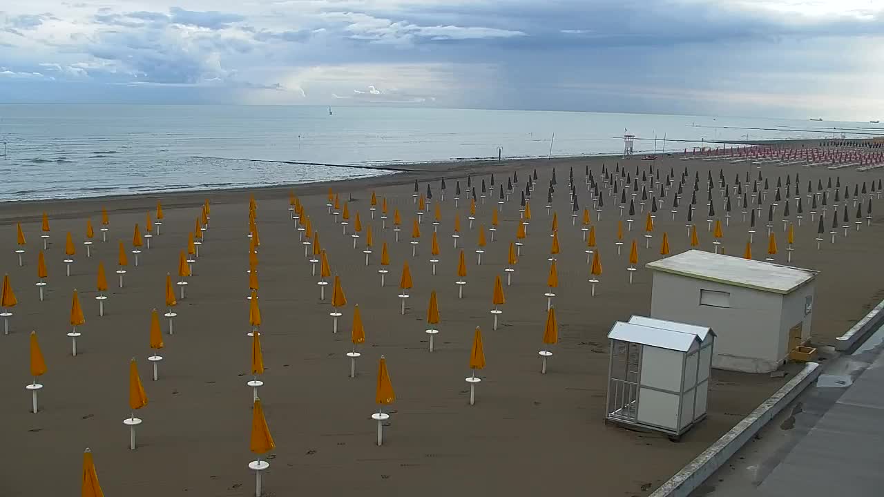 Webcam en vivo Grado: Vistas de la playa y del parque acuático en tiempo real
