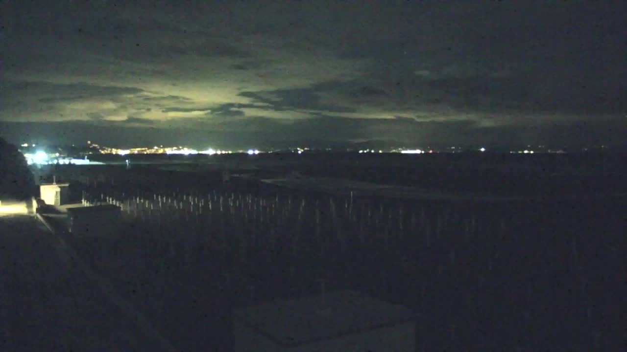 Webcam en vivo Grado: Vistas de la playa y del parque acuático en tiempo real