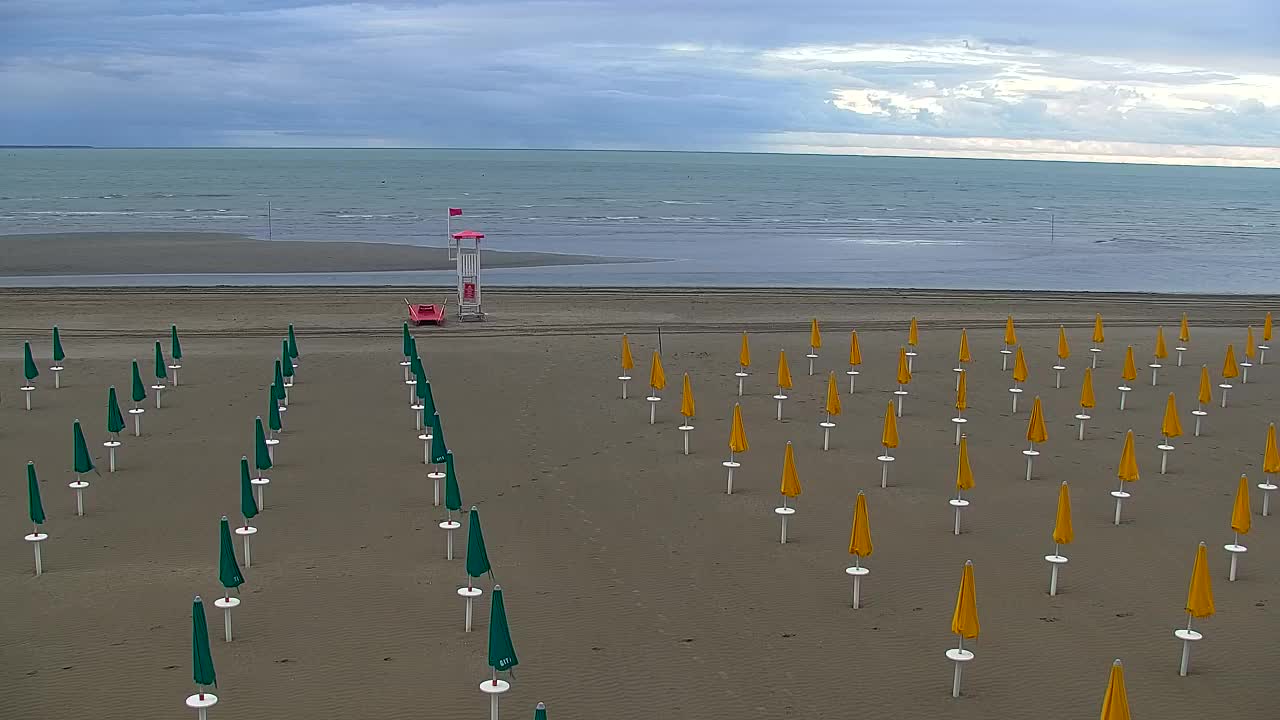 Webcam en vivo Grado: Vistas de la playa y del parque acuático en tiempo real