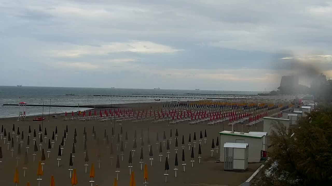 Webcam en vivo Grado: Vistas de la playa y del parque acuático en tiempo real