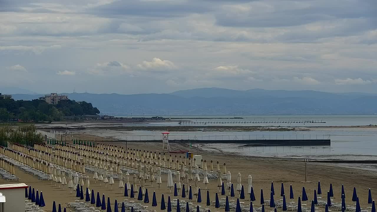 Spletna kamera v živo Grado: Pogledi na plažo in vodni park v realnem času