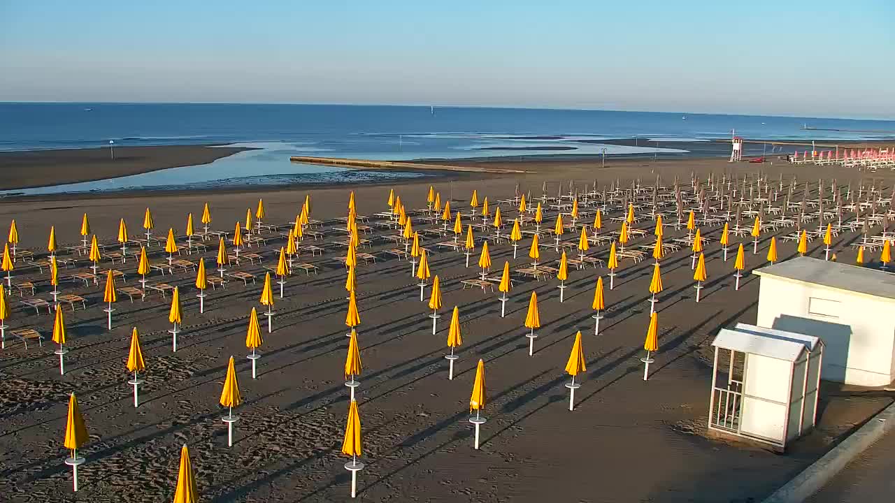 Webcam en vivo Grado: Vistas de la playa y del parque acuático en tiempo real