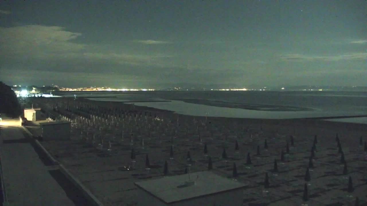 Webcam en vivo Grado: Vistas de la playa y del parque acuático en tiempo real
