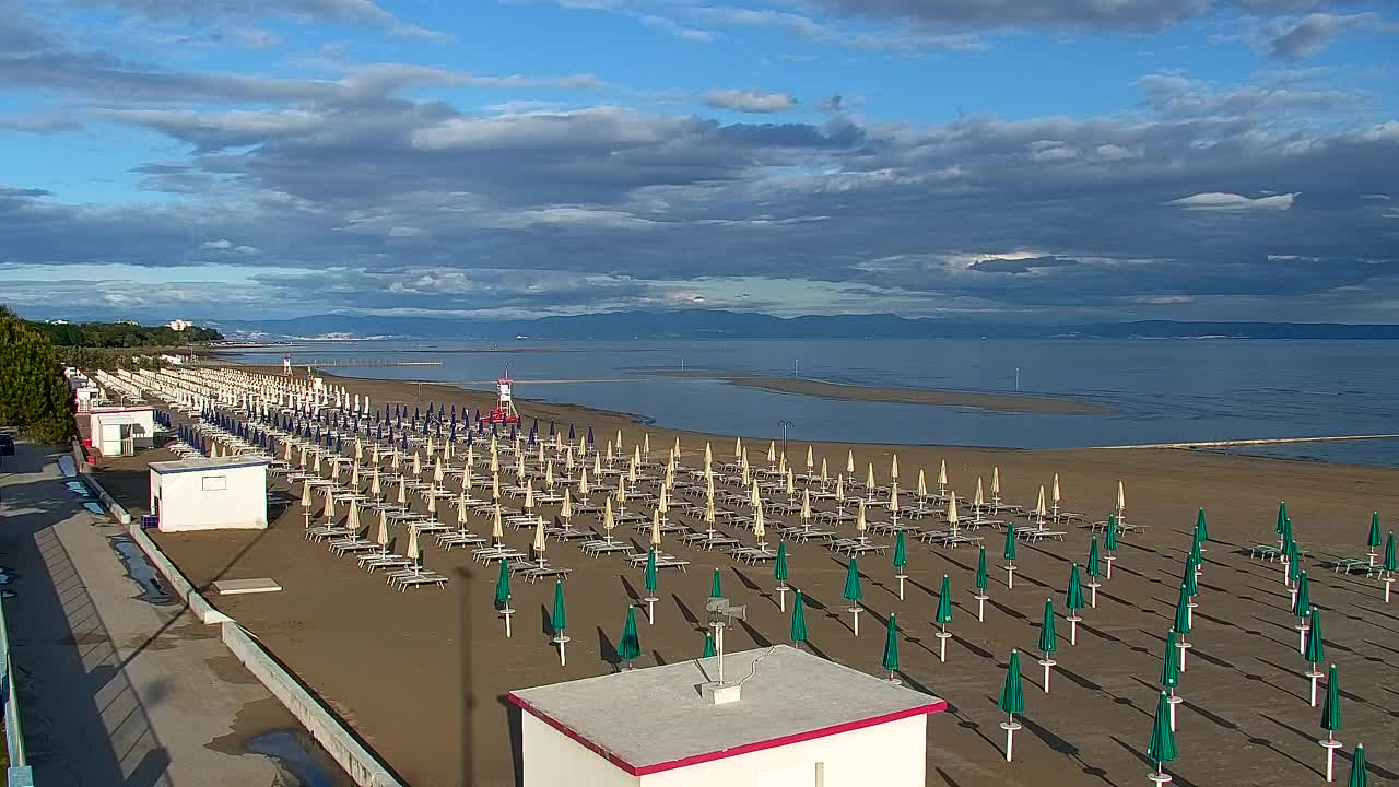 Grado Beach and Aquapark Views in Real Time
