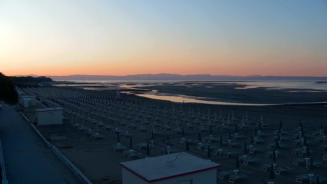 Webcam en vivo Grado: Vistas de la playa y del parque acuático en tiempo real