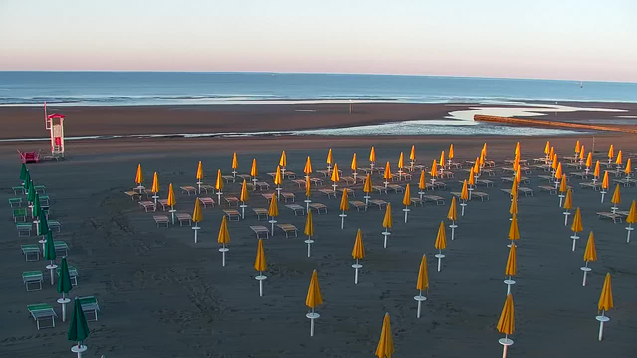 Webcam en vivo Grado: Vistas de la playa y del parque acuático en tiempo real