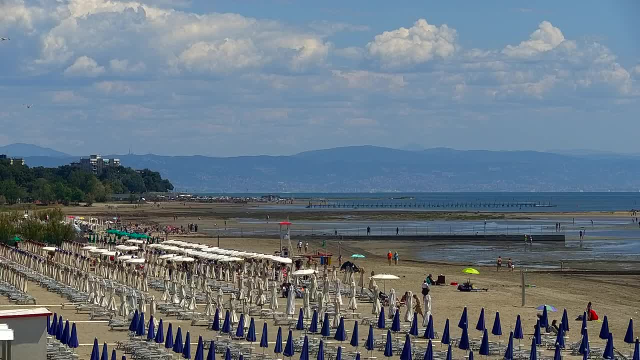 Webcam en vivo Grado: Vistas de la playa y del parque acuático en tiempo real