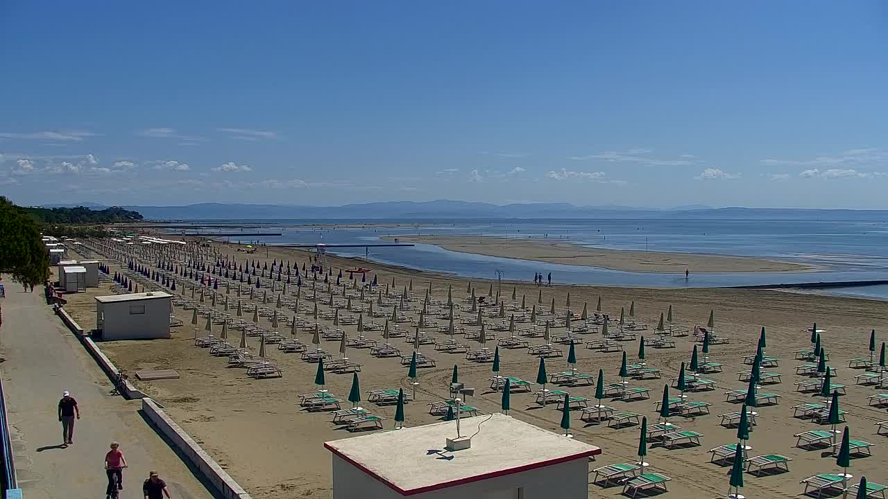 Webcam en vivo Grado: Vistas de la playa y del parque acuático en tiempo real