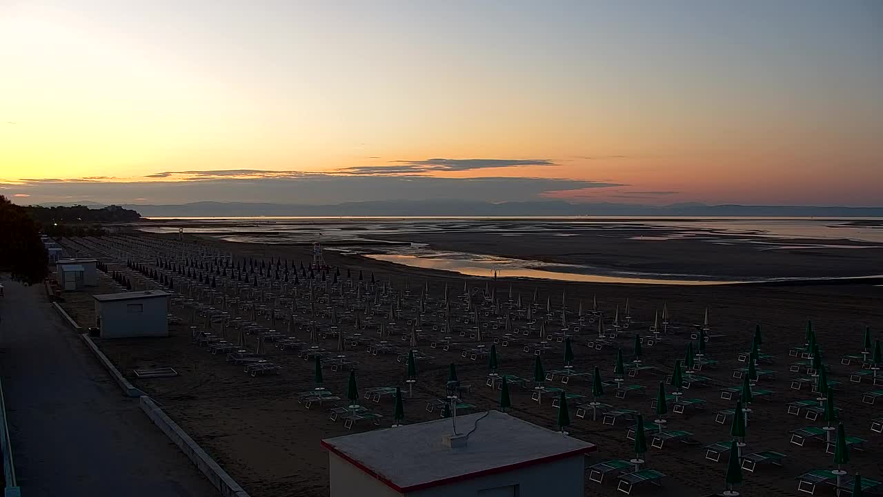 Webcam en vivo Grado: Vistas de la playa y del parque acuático en tiempo real