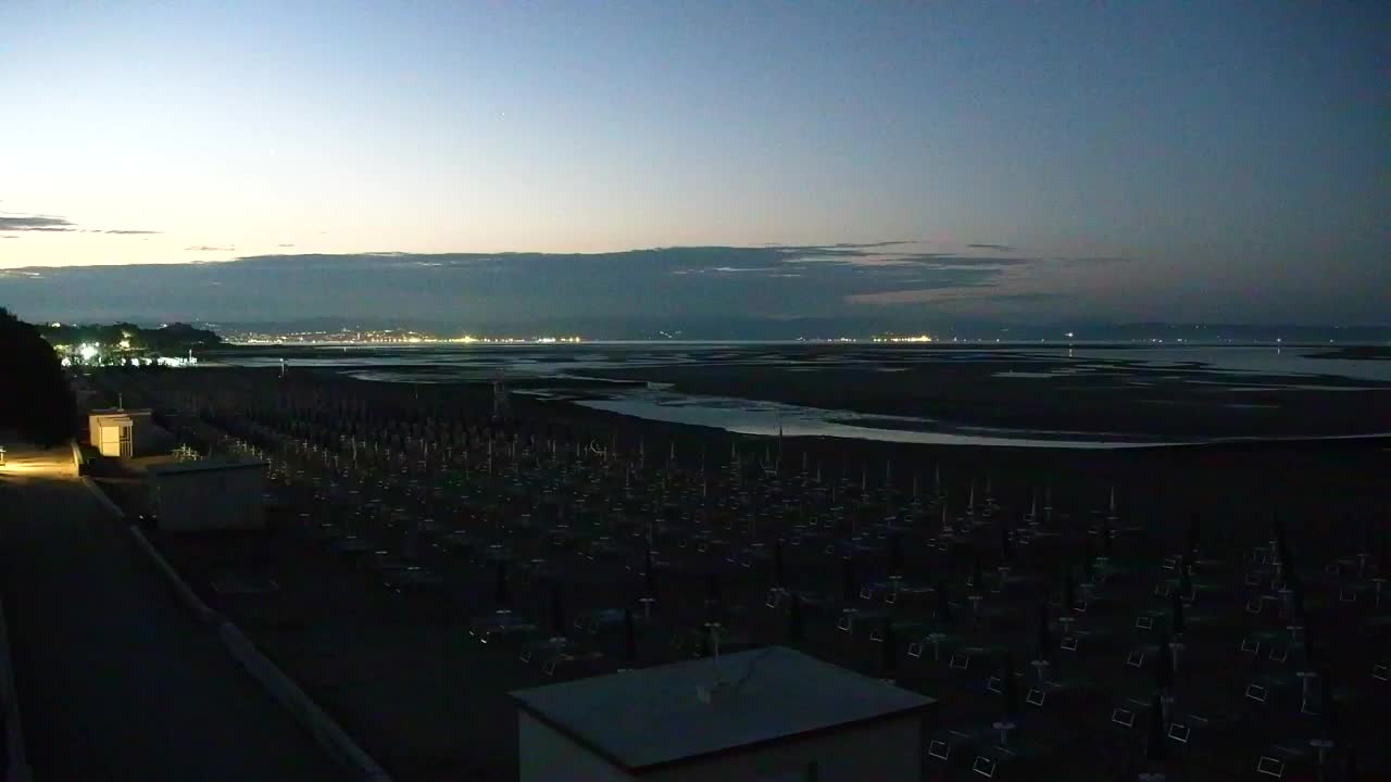 Webcam en vivo Grado: Vistas de la playa y del parque acuático en tiempo real