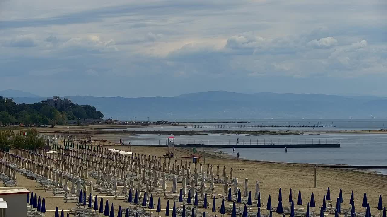 Webcam en vivo Grado: Vistas de la playa y del parque acuático en tiempo real