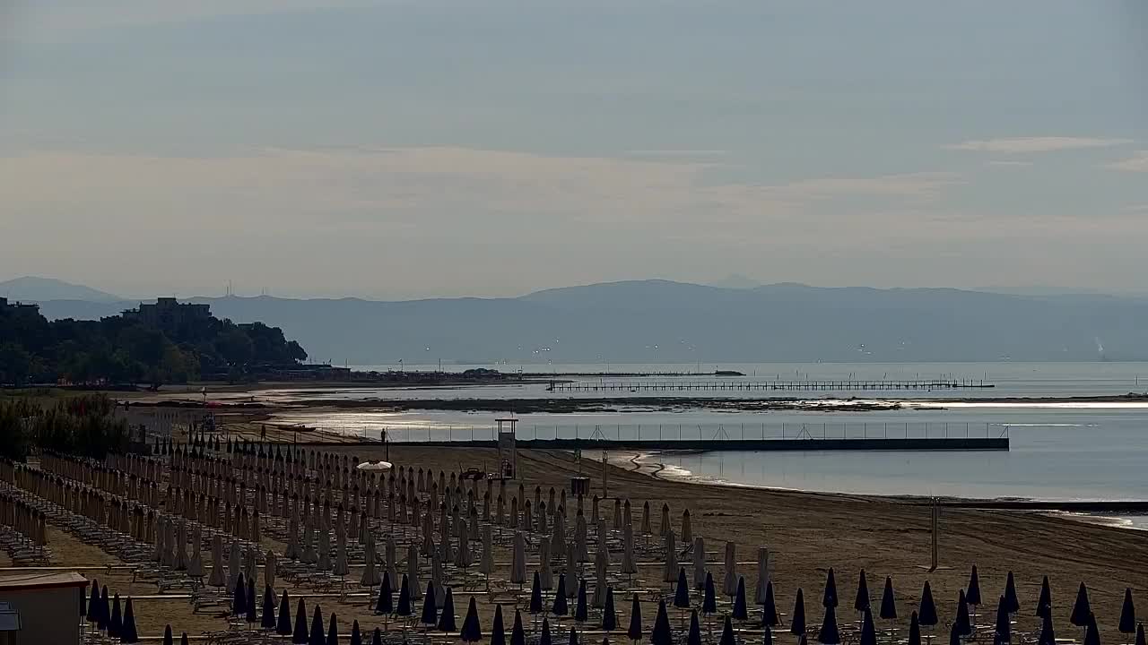 Webcam en vivo Grado: Vistas de la playa y del parque acuático en tiempo real
