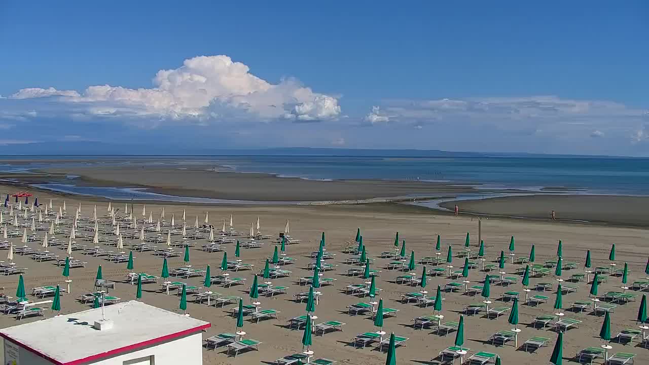 Webcam en vivo Grado: Vistas de la playa y del parque acuático en tiempo real