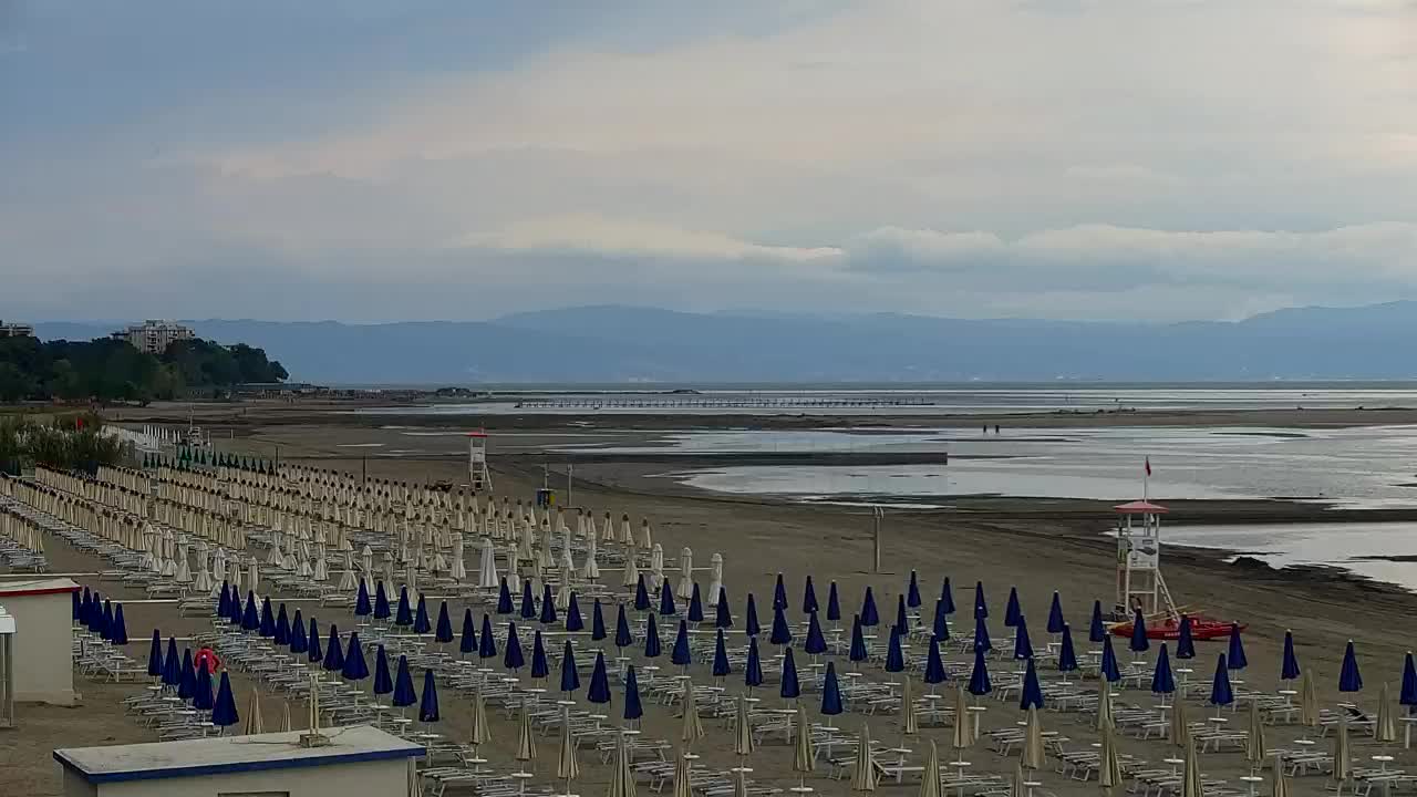 Spletna kamera v živo Grado: Pogledi na plažo in vodni park v realnem času