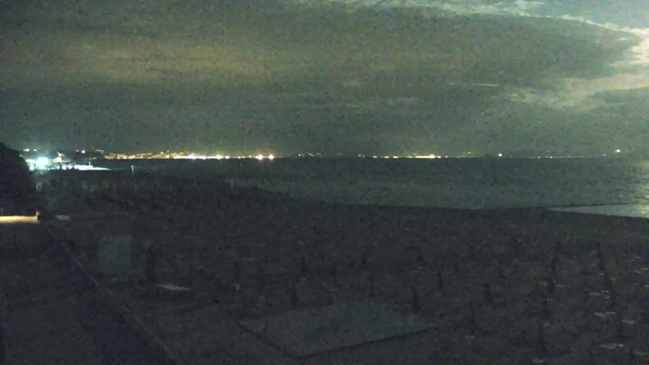 Webcam en vivo Grado: Vistas de la playa y del parque acuático en tiempo real