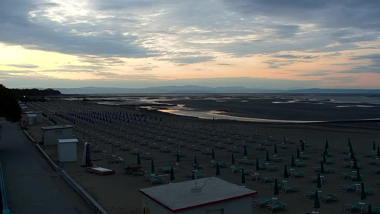 Grado Beach and Aquapark Views in Real Time