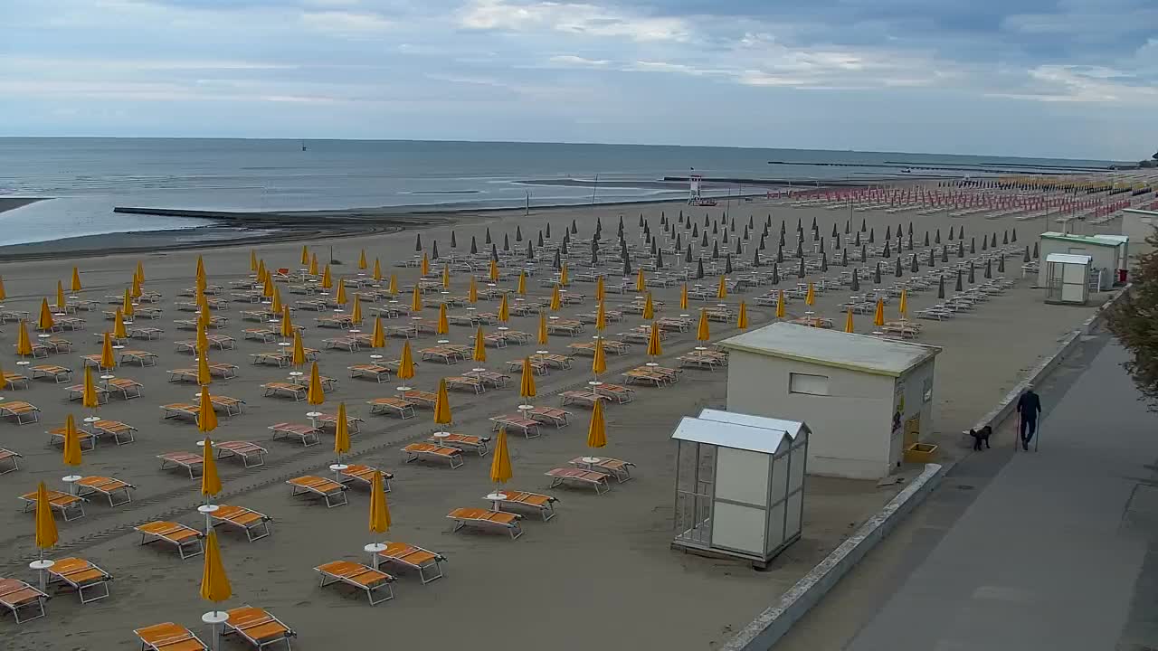 Webcam en vivo Grado: Vistas de la playa y del parque acuático en tiempo real