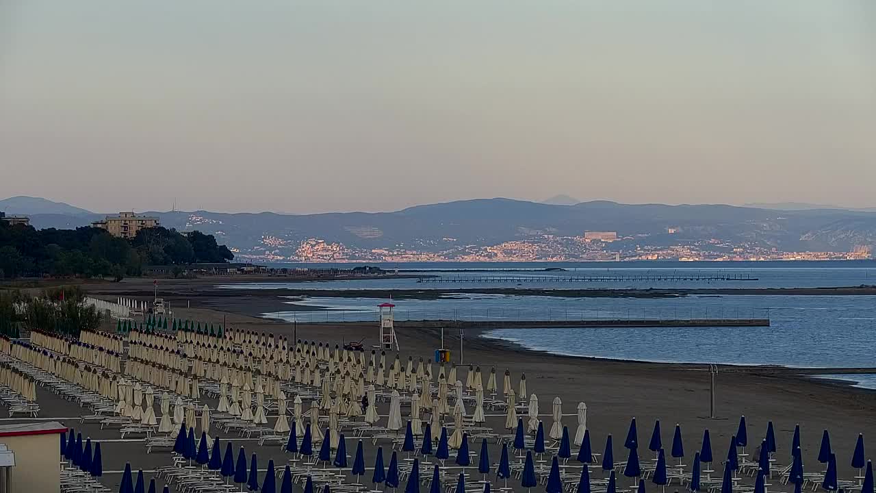 Webcam en vivo Grado: Vistas de la playa y del parque acuático en tiempo real