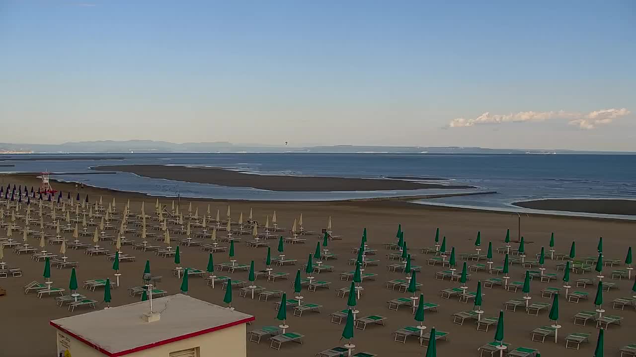 Webcam en vivo Grado: Vistas de la playa y del parque acuático en tiempo real