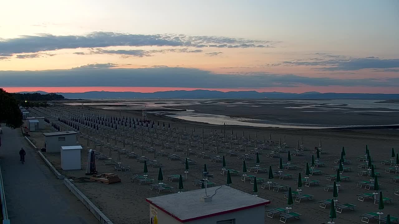 Webcam en vivo Grado: Vistas de la playa y del parque acuático en tiempo real