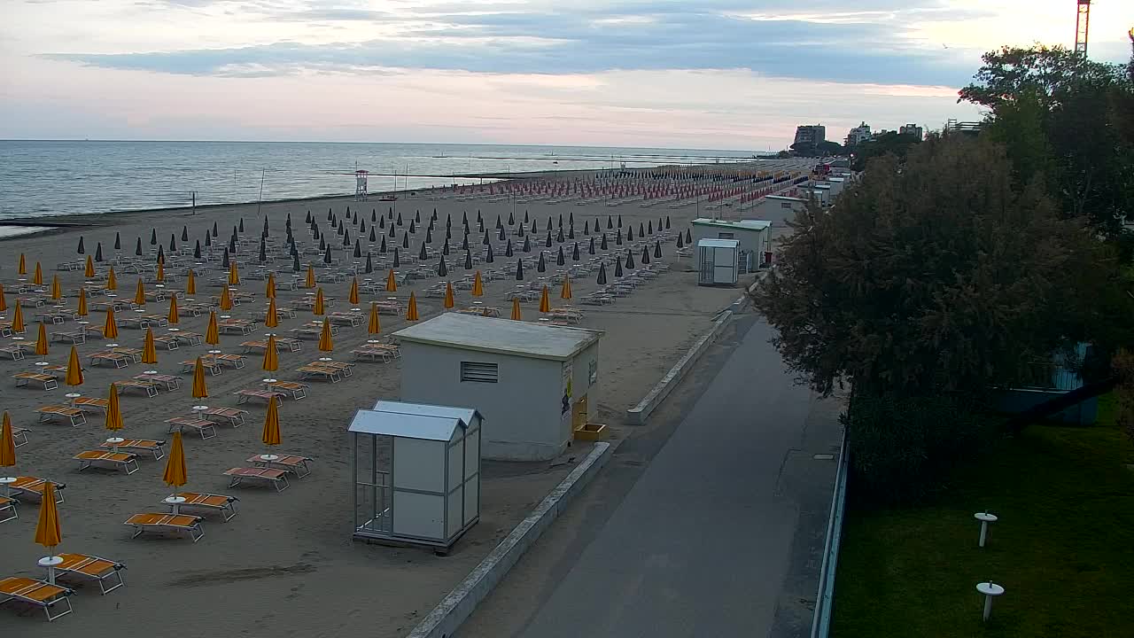 Spletna kamera v živo Grado: Pogledi na plažo in vodni park v realnem času