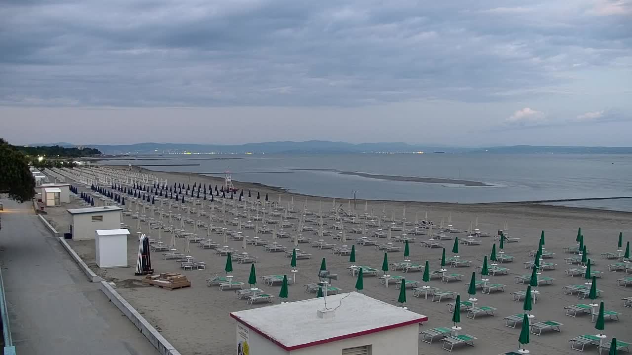 Webcam en vivo Grado: Vistas de la playa y del parque acuático en tiempo real