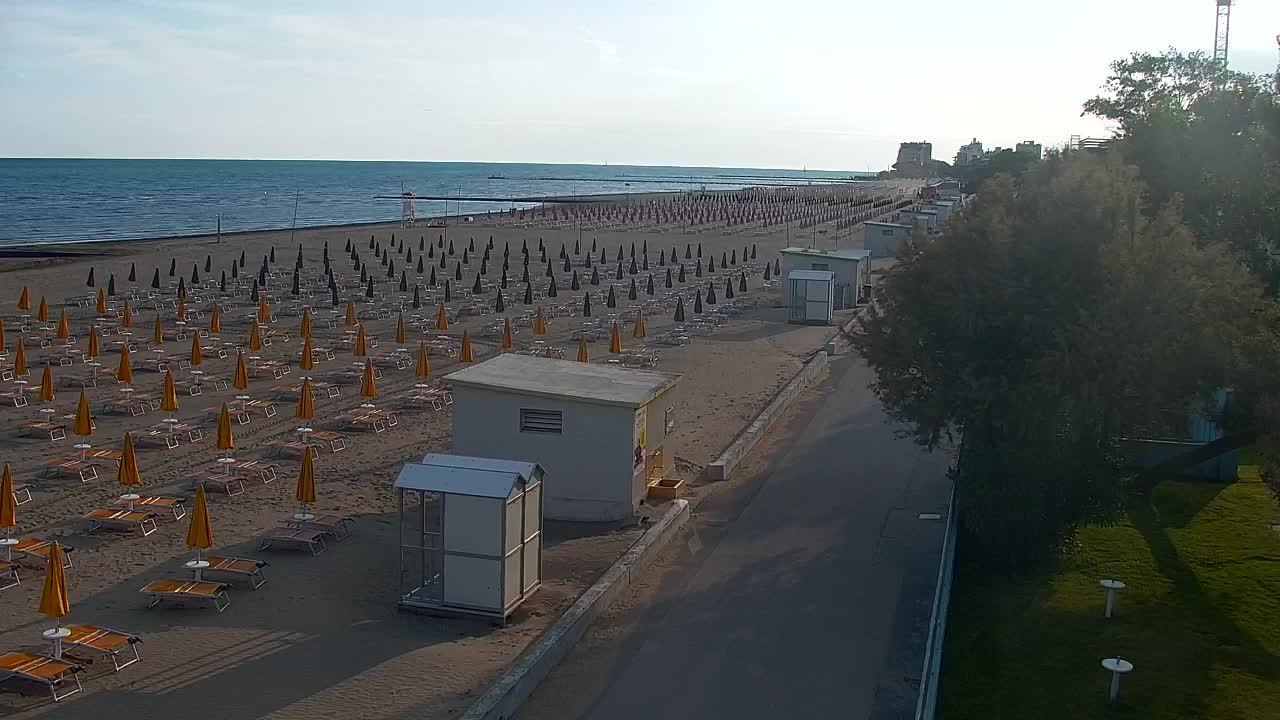 Webcam en vivo Grado: Vistas de la playa y del parque acuático en tiempo real