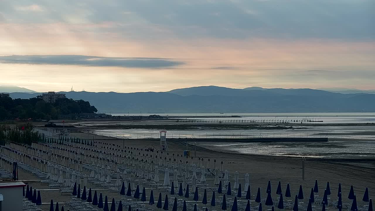 Spletna kamera v živo Grado: Pogledi na plažo in vodni park v realnem času