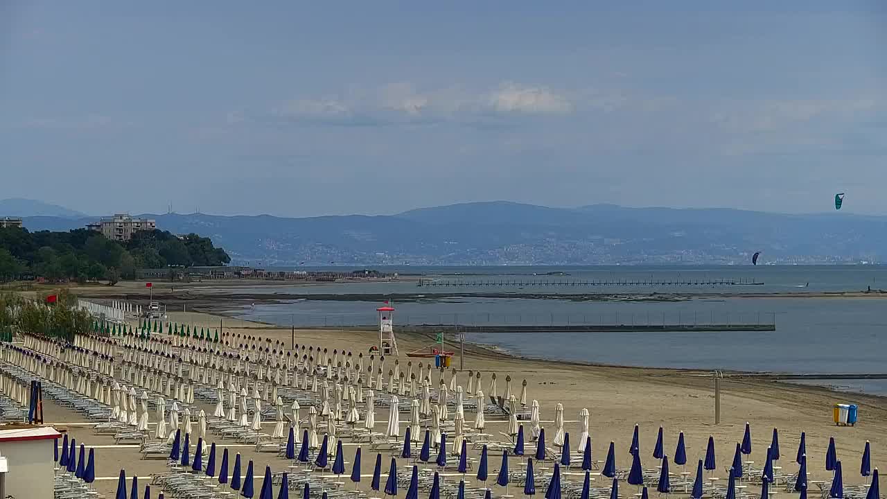 Webcam en vivo Grado: Vistas de la playa y del parque acuático en tiempo real