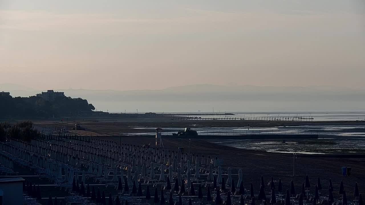 Webcam en vivo Grado: Vistas de la playa y del parque acuático en tiempo real
