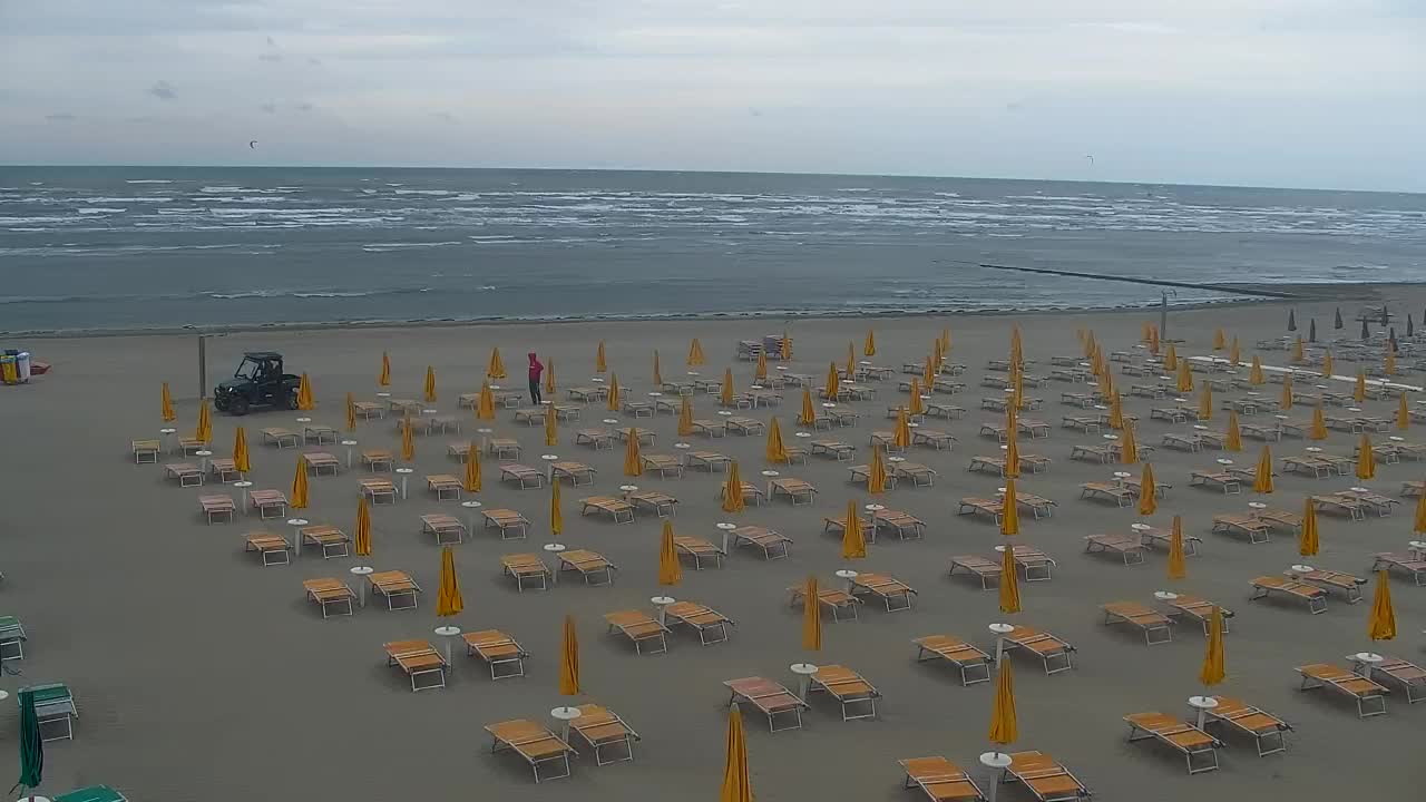 Spletna kamera v živo Grado: Pogledi na plažo in vodni park v realnem času