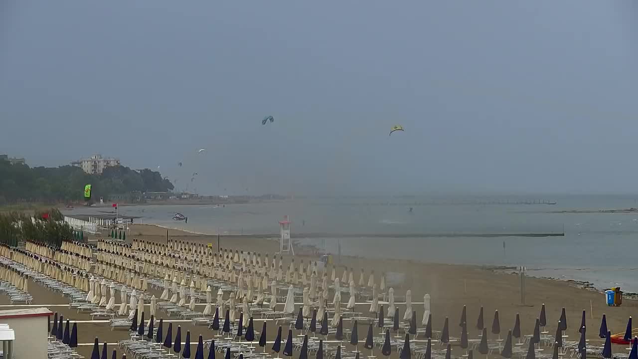 Webcam en vivo Grado: Vistas de la playa y del parque acuático en tiempo real