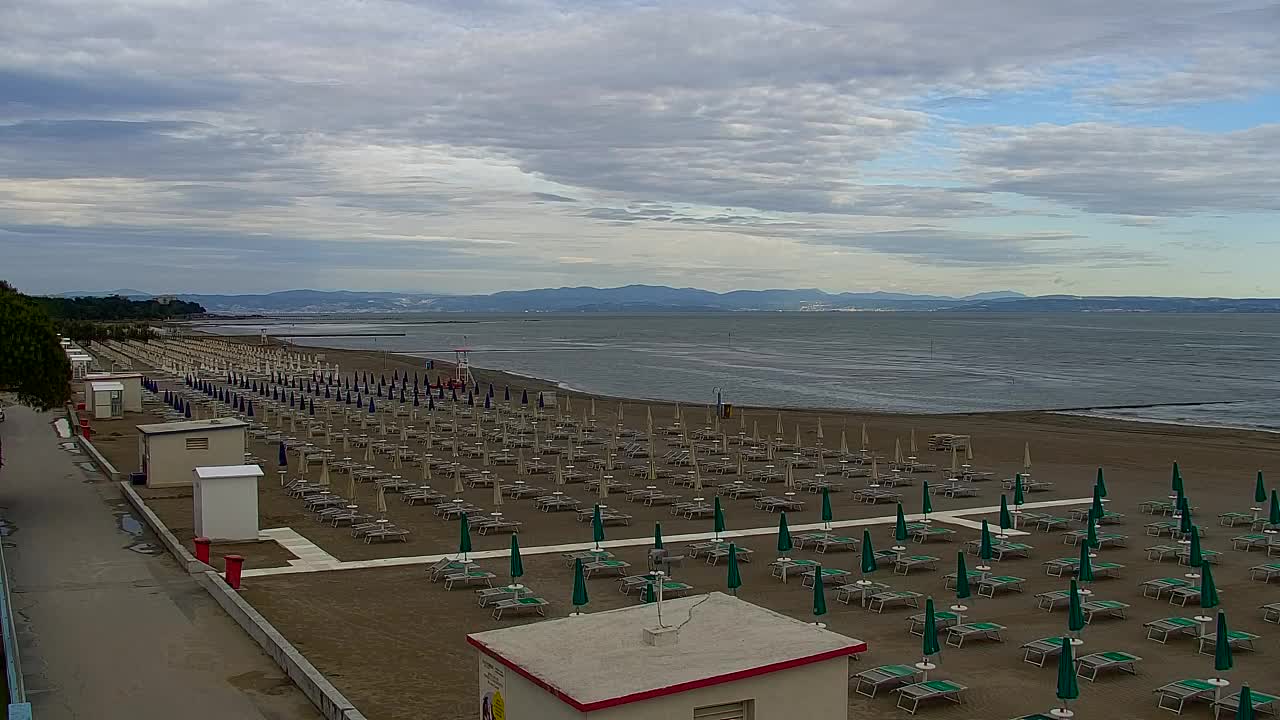 Spletna kamera v živo Grado: Pogledi na plažo in vodni park v realnem času