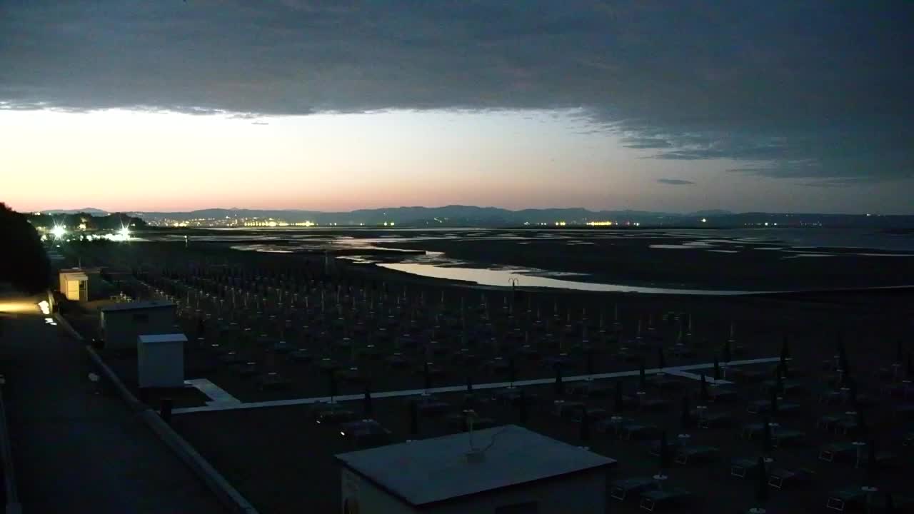 Webcam en vivo Grado: Vistas de la playa y del parque acuático en tiempo real